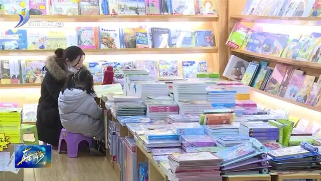 开学季“备书”忙 教辅类书籍热