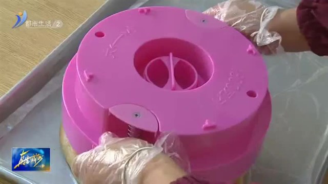 长寿宴巧遇中秋节 海参大月饼你吃过吗？【威海广电讯】