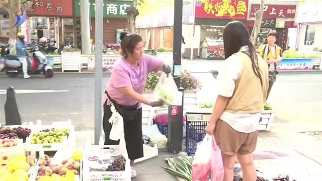 惠民摊位人气足 城市烟火气更旺【威海广电讯】