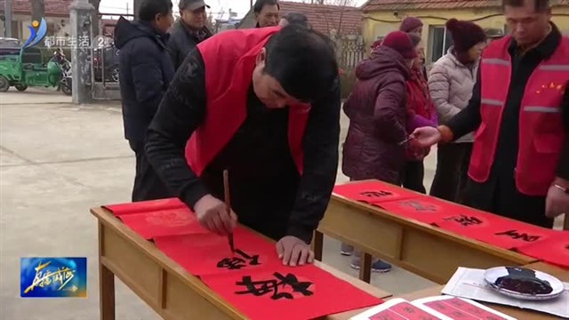 乳山：书法惠民庆新年【威海广电讯】