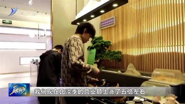 热气腾腾吃火锅【威海广电讯】