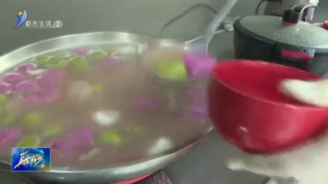 包汤圆猜灯谜 喜迎元宵节 【威海广电讯】